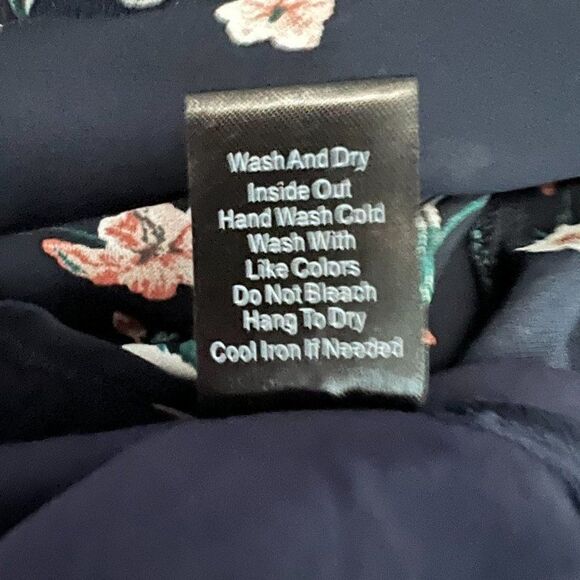 Blu Pepper Floral Romper Size L - Picture 6 of 6